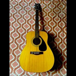 Yamaha Acoustic Guitar